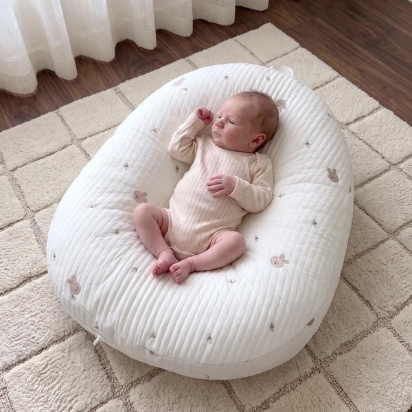 BabyWolke™ | Weiches Babynest mit 5°-Komfortwinkel